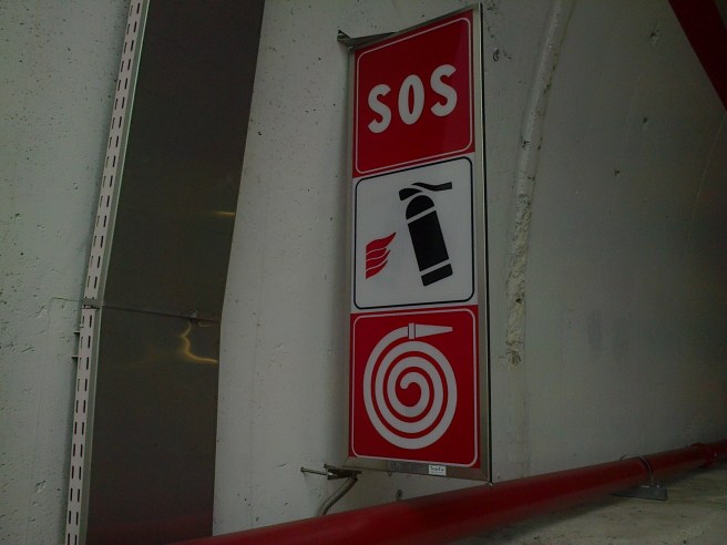 Sììì, pronto? Chiamo dalla Terra, ci sarebbe una volante pronta a partire da voi su Plutone? no, perchè se chiamo i vigili posso aspettare in eterno